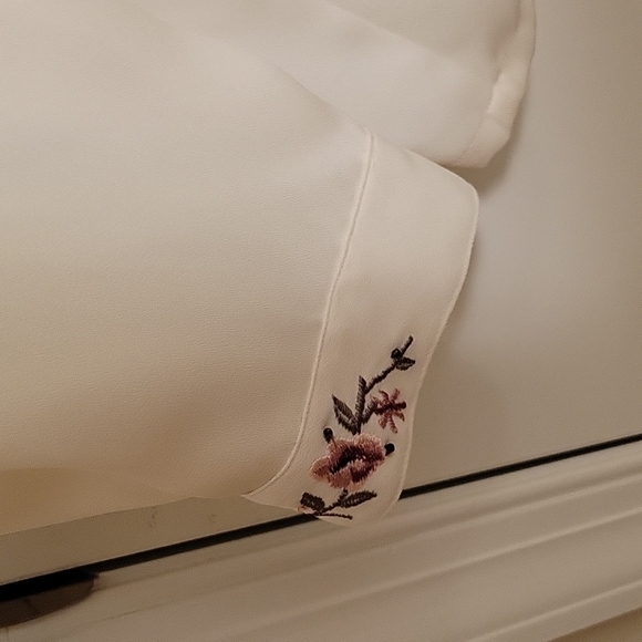 COPY - Cream blouse with embroidered roses on collar and sleeves - Picture 3 of 3